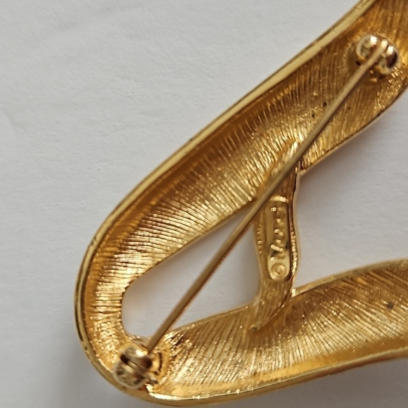 Monet "A" Vintage Gold-Tone Brooch - Picture 5 of 5